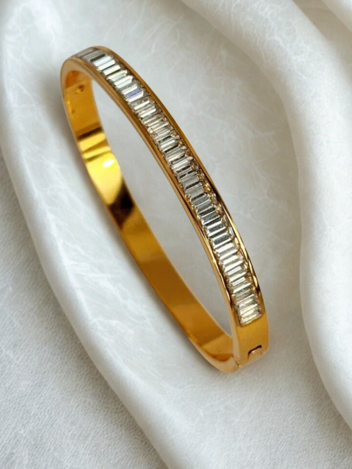 Pure crystal Bangle