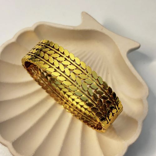 Triple-row leaf bangle